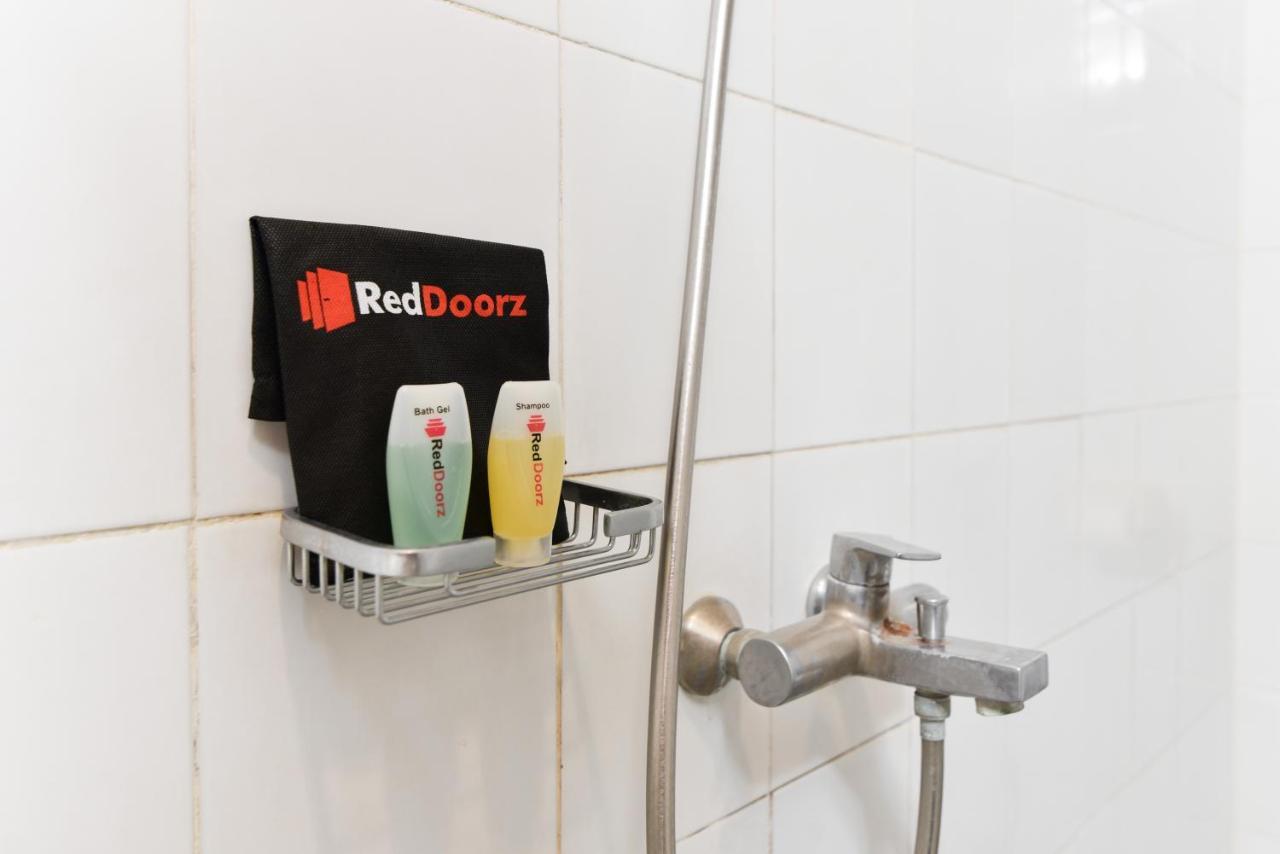 Reddoorz Plus @ Raya Legian Экстерьер фото