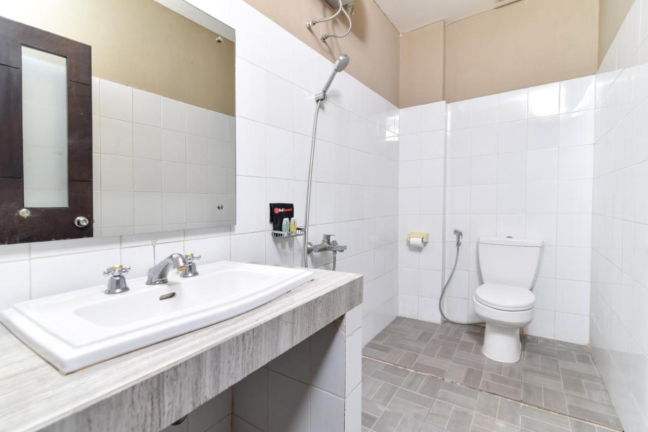 Reddoorz Plus @ Raya Legian Экстерьер фото