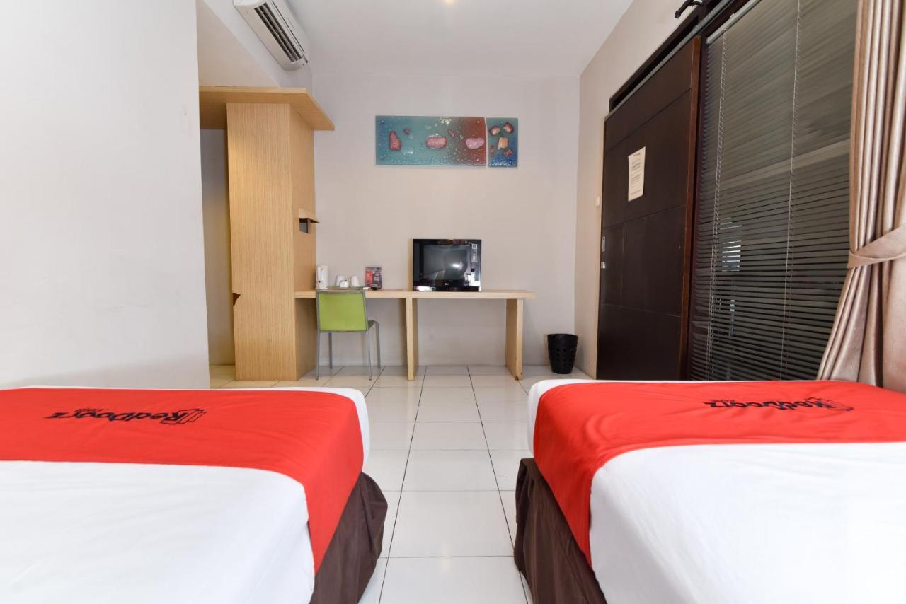Reddoorz Plus @ Raya Legian Экстерьер фото