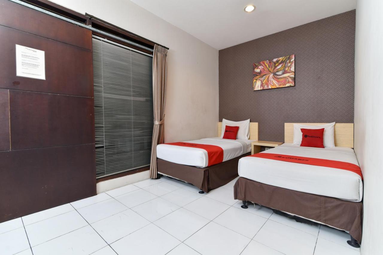 Reddoorz Plus @ Raya Legian Экстерьер фото