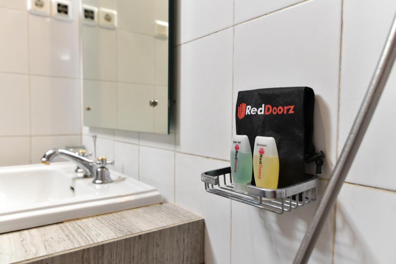 Reddoorz Plus @ Raya Legian Экстерьер фото